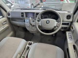 操作ボタン類は運転席から操作しやすい配置になっています。