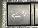 【パワーバックドア】スマートキーや運転席のボタンを押すだけでリアゲートが自動で開閉します!荷物を持っている時や、高い位置にあるバックドアを閉める際に便利な機能です♪