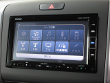 ナビゲーションは純正メモリーナビ(VXM-184VFi)を装着しております。AM、FM、CD、DVD再生、Bluetooth、フルセグTVがご使用いただけます。初めて訪れた場所でも安心ですね!