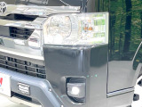 【LEDヘッドライト】悪天候や夜間走行時も良好な視界を確保し安心して運転できる高輝度LEDヘッドライトを装備!点灯速度が早く、消費電力も抑えられています。
