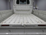使い勝手を考えられた頼れる荷台スペースです♪