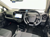 運転席まわりです。 各操作スイッチは使いやすい位置に配置されてます。