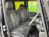 運転席シート廻りは使用感も少なく、良好な状態となっています。前オーナー様が丁寧に使っていたことがよくわかりますね。