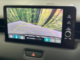 【バックカメラ】駐車時に後方がリアルタイム映像で確認できます。大型商業施設や立体駐車場での駐車時や、夜間のバック時に大活躍!運転スキルに関わらず、今や必須となった装備のひとつです!