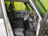 運転席シート廻りは使用感も少なく、良好な状態となっています。丁寧に使われていたことがよくわかりますね。