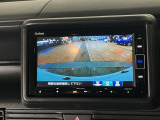 【バックカメラ】運転が苦手な方も車庫入れラクラクです!ギアをリバースに入れれば自動的に切り換わりますので、面倒な操作は不要です♪狭い駐車場もお車を傷つけず安心ですね!