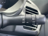 【オートライト(AUTO)】外の明るさをシステムが感知して、自動でヘッドライトが点灯します。ヘッドライトをつけ忘れを防ぐ便利機能です。
