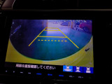 バックカメラの画像です。ガイドラインがスムースな車庫入れをサポートいたします。車庫入れの安心感がアップしますね。