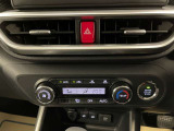 オートエアコン♪お好みの温度に設定するだけで車内を快適空間にしてくれますよ♪