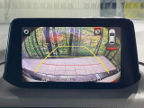 【バックカメラ】駐車時に後方がリアルタイム映像で確認できます。大型商業施設や立体駐車場での駐車時や、夜間のバック時に大活躍!運転スキルに関わらず、今や必須となった装備のひとつです!
