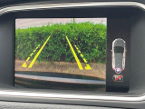 【パークアシスト・カメラ】駐車時に後方がリアルタイム映像で確認できます。大型商業施設や立体駐車場での駐車時や、夜間のバック時に大活躍!運転スキルに関わらず、今や必須となった装備のひとつです!