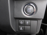 【パノラマモニター】上からの映像を表示。前後左右のカメラで合成し、運転席からの目視だけでは確認しにくい状況をリアルタイムで見晴らせます