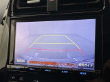 後方の見える安心をお届けするバックガイドモニター付:バックするときのアシストラインもあって楽々バック!車庫入れや縦列駐車をサポートし、苦手な駐車も安心です!今やもう手放せない装備ですネ♪