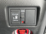 【パワースライドドア】スマートキーや運転席のスイッチで後席スライドドアの開閉が可能♪電動だから力を入れてドアを開ける必要が無く、小さなお子様でも簡単に開け閉めでき快適です♪