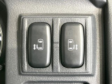 【両側パワースライドドア】スマートキーや運転席のスイッチで後席両側スライドドアの開閉が可能♪電動だから力を入れてドアを開ける必要が無く、小さなお子様でも簡単に開け閉めでき快適です♪