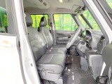 運転席シート廻りは使用感も少なく、良好な状態となっています。丁寧に使われていたことがよくわかりますね。