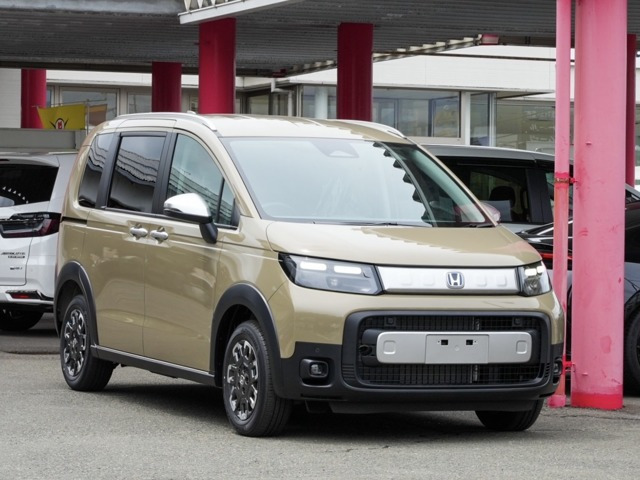 フリード 1.5 e:HEV クロスター 4WD 