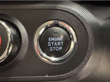 エンジンスタートボタンです。キーが車内にあれば、エンジンの始動・停止はブレーキを踏んでスイッチを押すだけ!キーを取り出す手間を省き、ワンプッシュでエンジンを操作するので簡単でスムーズです。