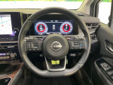 【純正革巻きステアリング】上質な革を使用することで、手にしっかり馴染みとても運転しやすいハンドルです♪