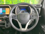 インテリアに合わせたデザインのステアリングは、運転される方のことも考え、運転しやすい形状、大きさです。是非一度、実際に触ってお確かめください。