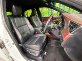 【運転席パワーシート】スイッチ一つで簡単にシートの微調整が可能!電動だから力もいりません!快適なシートポジションにセットして、快適なドライブをお楽しみください。