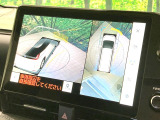 【パノラミックビューモニター】専用のカメラにより、上から見下ろしたような視点で360度クルマの周囲を確認することができます☆死角部分も確認しやすく、狭い場所での切り返しや駐車もスムーズに行えます。