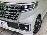 【LEDヘッドライト】悪天候や夜間走行時も良好な視界を確保し安心して運転できる高輝度LEDヘッドライトを装備!点灯速度が早く、消費電力も抑えられています。