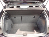 荷室は荷物を隠せるトノカバー付!充分な荷室の広さです!