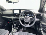 運転席まわりです。 各操作スイッチは使いやすい位置に配置されてます。