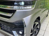 【LEDヘッドライト】悪天候や夜間走行時も良好な視界を確保し安心して運転できる高輝度LEDヘッドライトを装備!点灯速度が早く、消費電力も抑えられています。