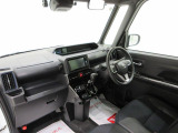 ダイハツのお店では、ダイハツ車を知り尽くしたプロフェッショナルが、専用の診断機器を使って各システムを点検しております。