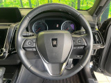 【純正革巻きステアリング】上質な革を使用することで、手にしっかり馴染みとても運転しやすいハンドルです♪