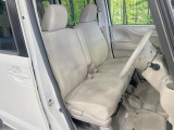 運転席まわりには十分なスペースがあり、大柄な方でもゆったり運転していただける環境です。