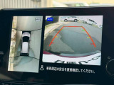 アラウンドビューモニター。上空から見下ろしているかのような映像を映し出して周囲を確認し、スムースな駐車をアシストします。
