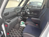 運転席からでも簡単に助手席のシート操作ができるので後席へのアクションがしやすいです。お子様を乗せられる方にはとても良い便利機能になっています!!