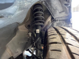 お車を安心してお乗りいただく為には、足回りの定期点検が欠かせません。サービスサポート(有償保証)では無料点検もご提供しており、安心のカーライフをお過ごしいただけるサポート体制が整っています。