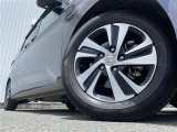 【純正アルミホイール】専用のアルミなので、お車のイメージにぴったり!!社外のアルミやスタッドレスタイヤも取り扱いございます!!ドレスアップもカスタマイズもお任せください!!