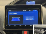 ナビ連動ETC付きです。高速道路料金所での小銭の出し入れや雨天時における窓の開け閉めなどの煩わしさが解消できます。料金所の通過もスムーズで快適ですよ。☆使用履歴表示や音声案内もしてくれます☆