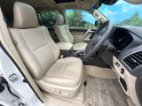 運転席シート廻りは使用感も少なく、良好な状態となっています。丁寧に使われていたことがよくわかりますね。