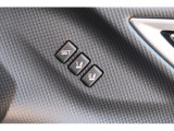 運転席のポジションを2つ、記憶させることができます。ボタンを押すと設定したポジションに電動で移動します。