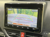 【バックカメラ】駐車時に後方がリアルタイム映像で確認できます。大型商業施設や立体駐車場での駐車時や、夜間のバック時に大活躍!運転スキルに関わらず、今や必須となった装備のひとつです!
