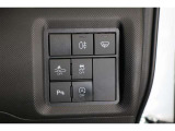 ■衝突回避支援機構■自動車に搭載したレーダーやカメラからの情報をコンピュータが解析し、運転者への警告やブレーキの補助操作などを行います。事故予防に!