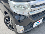 【LEDヘッドライト】悪天候や夜間走行時も良好な視界を確保し安心して運転できる高輝度LEDヘッドライトを装備!点灯速度が早く、消費電力も抑えられています。
