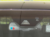 【プリクラッシュセーフティ】前方の車両等を検知し、衝突しそうな時は警報で注意を促し、ブレーキを踏む力をサポート。ブレーキを踏めなかった場合は衝突被害軽減ブレーキが作動、衝突回避をサポートします。