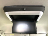 【フリップダウンモニター】大画面モニターで後席でもエンタメをお楽しみいただけます。小さなお子様にも大人気の装備です♪