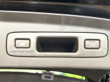 【パワーバックドア】スマートキーや運転席のボタンを押すだけでリアゲートが自動で開閉します!荷物を持っている時や、高い位置にあるバックドアを閉める際に便利な機能です♪