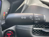 【オートライト(AUTO)】外の明るさをシステムが感知して、自動でヘッドライトが点灯します。ヘッドライトをつけ忘れを防ぐ便利機能です。