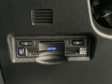 ETC2.0は、車の走行データを活用して高速料金支払いに加え、渋滞回避支援や安全運転支援など高度な道路サービスを提供する次世代型ETCシステムです。