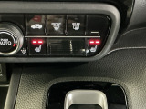 運転席/助手席シートヒーターで寒い日もすぐに温かくなり快適に過ごせます。2段階の温度調整が可能です