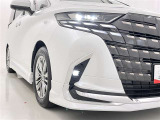 フォグランプ装着車です。暗い夜道の車両前方を明るく照らします